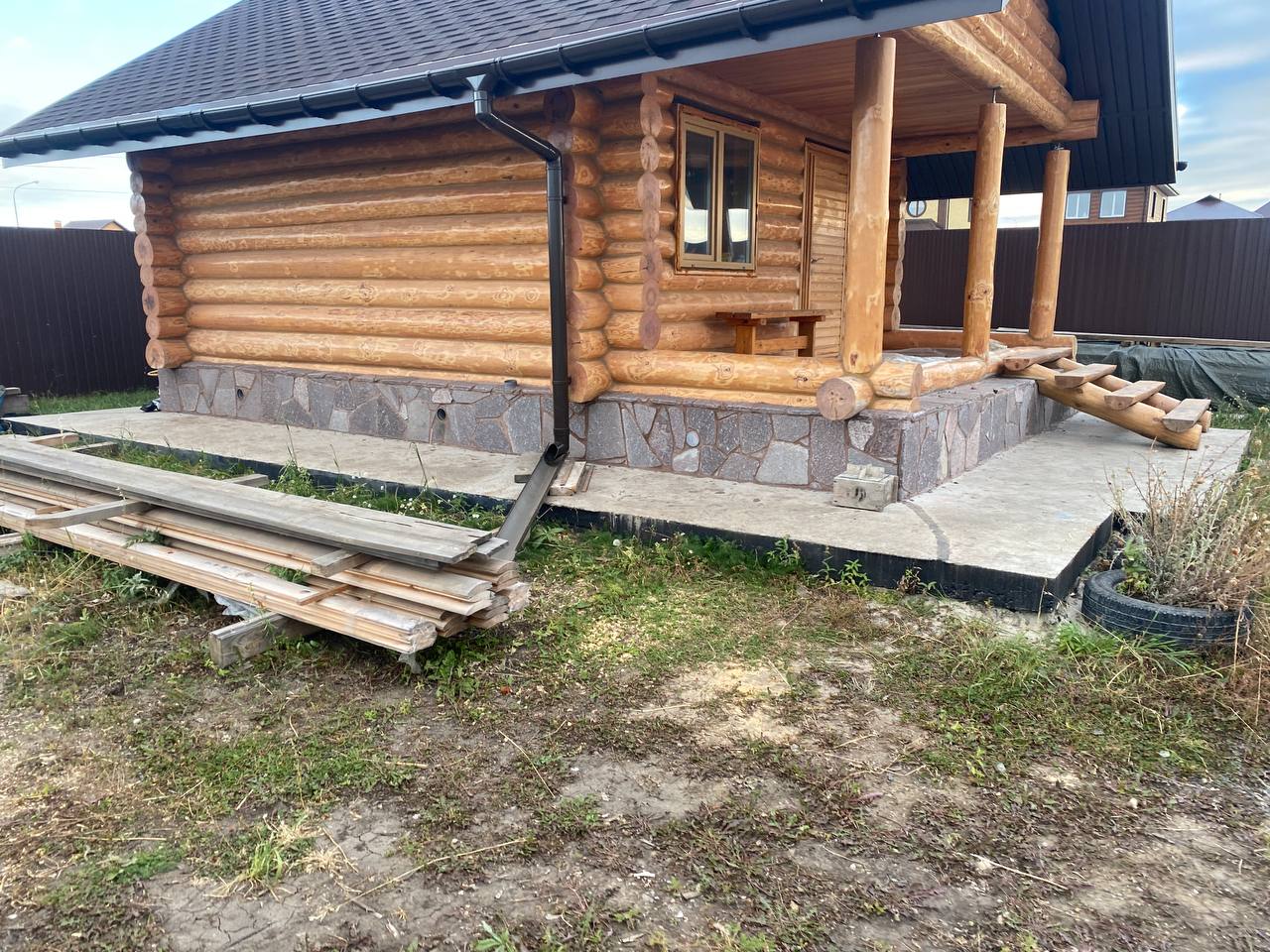 Строительство бани из оцилиндрованного бревна